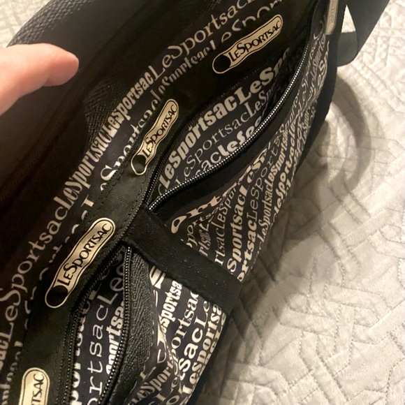 Vintage LeSportSac Black All over text print messenger adjustable crossbody bag - Picture 4 of 10